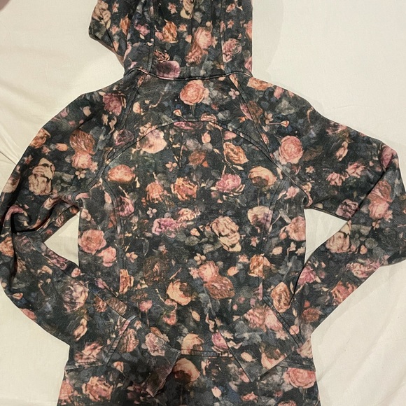 Lululemon Scuba Hoodie - Picture 2 of 4